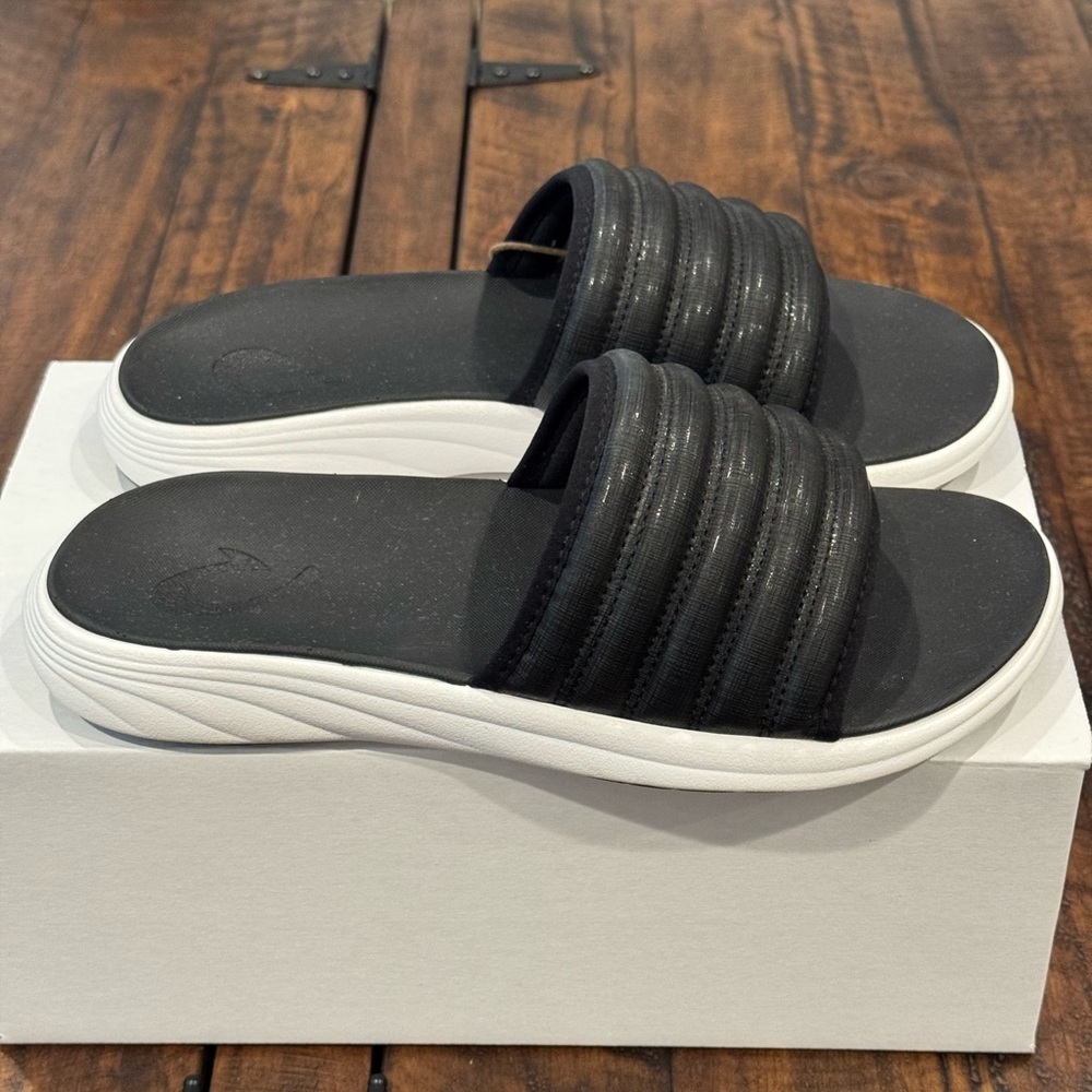 OluKai Komo Slide Sandal
